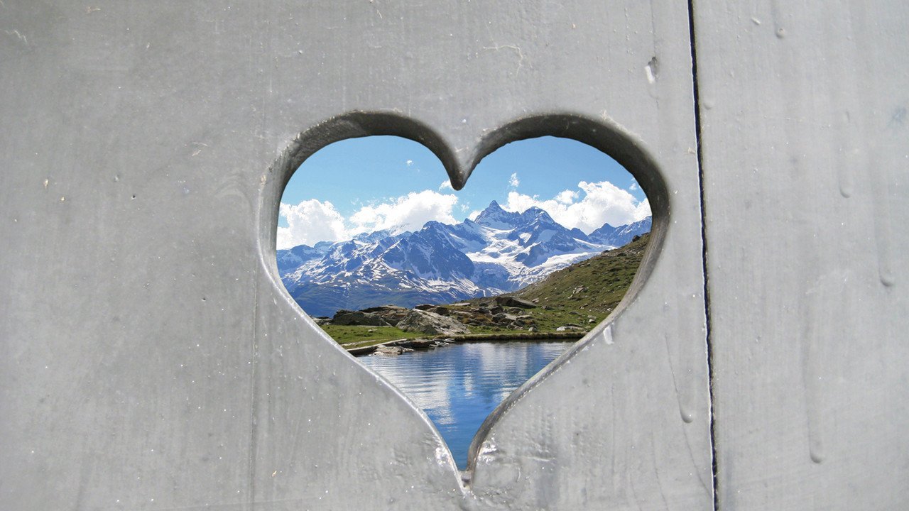 Klassenfahrten Schweiz Schweizer Herz mit Berglandschaft