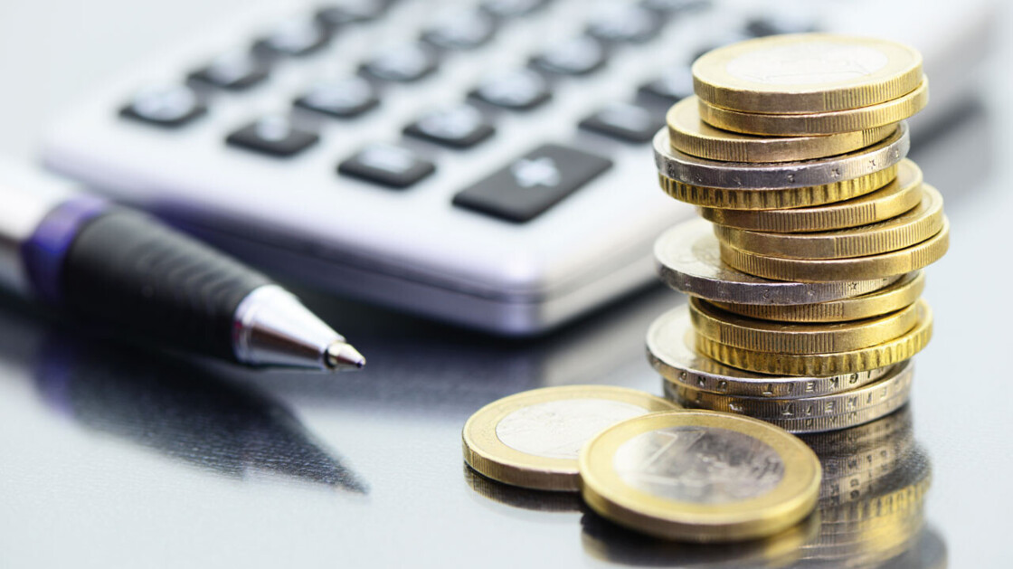 Finanzierung Euromünzen mit Taschenrechner zur Finanzierung einer Klassenfahrt
