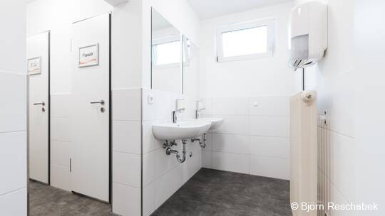 2 Klassenfahrt Sauerland JHBiggesee Gemeinschaftsbad 2 Klassenfahrt Sauerland JHBiggesee Gemeinschaftsbad