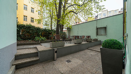 3 Klassenfahrt Prag Hotel Raffaello Terrasse