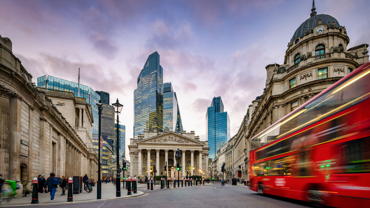 Doppeldeckerbus in den Straßen Londons