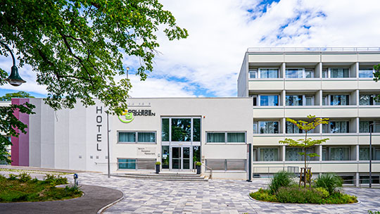 1 Gruppenreisen Wien CollegeGardenHotelBadVöslau Aussenansicht