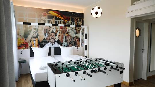 2 Klassenfahrt Nordseeküste_Wangerland WangerlandResort Fußballzimmer