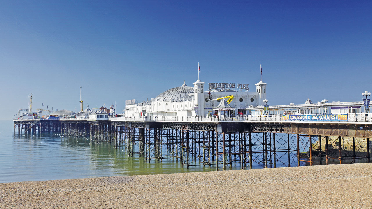 Bunte Strandhütten am Strand von Brighton
