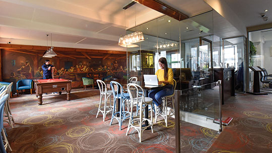 1 Kassenfahrt Galway und Dublin Kinlay Hostel Galway Lobby 1 Kassenfahrt Galway und Dublin Kinlay Hostel Galway Lobby