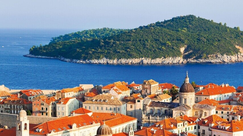 Kroatische Stadt mit Insel