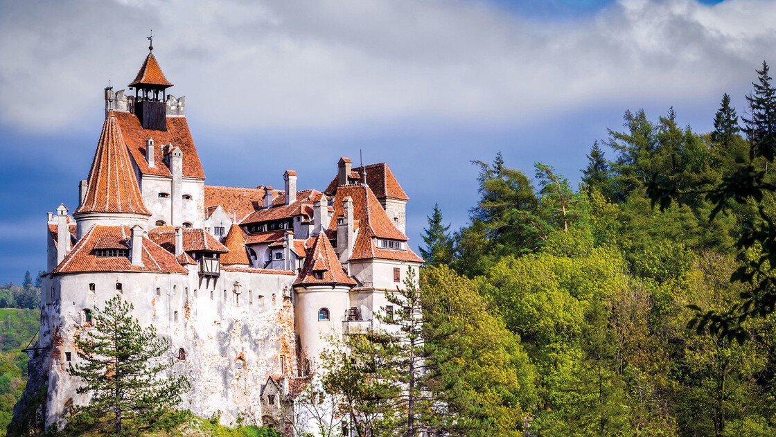 Gruppenreisen Rumänien Schloss Bran bei Sonnenschein