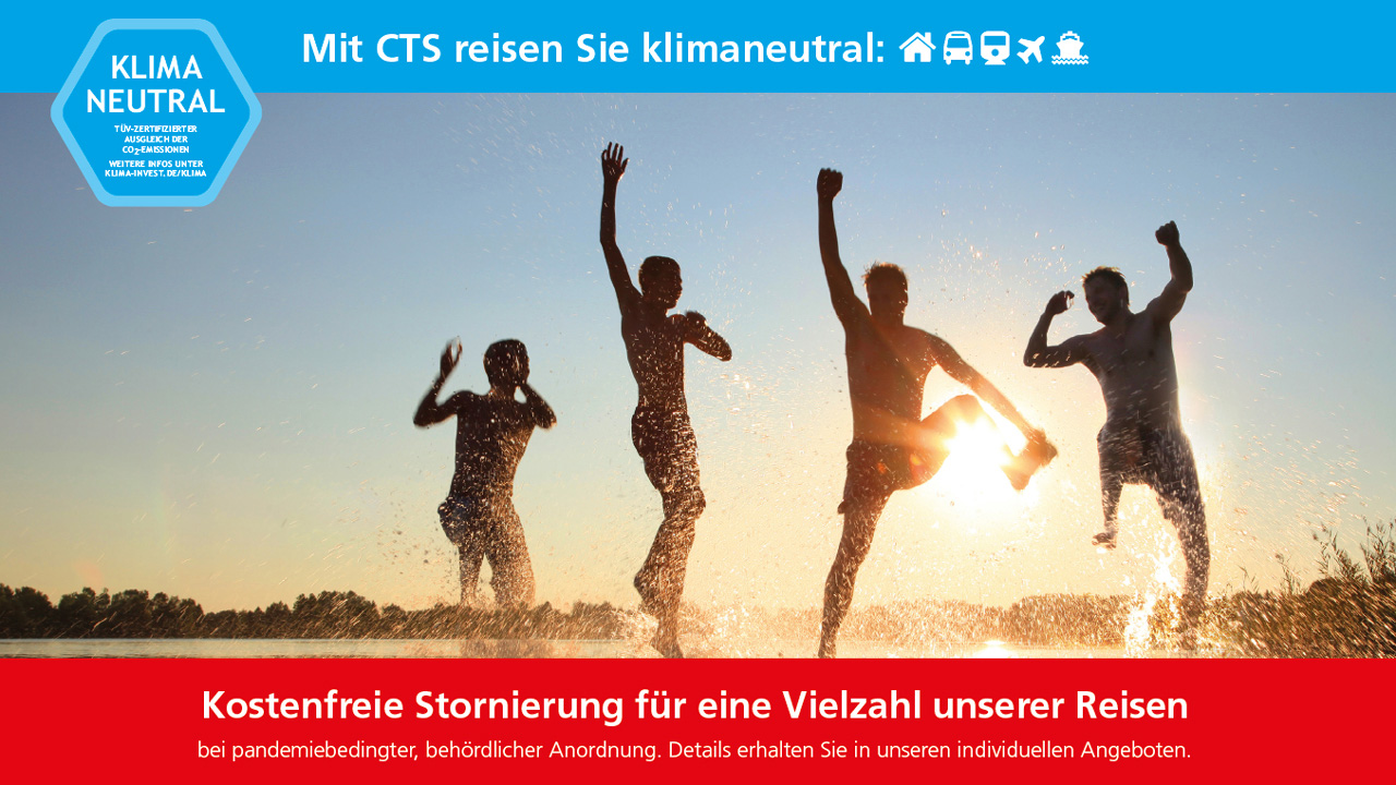 Klassenfahrten und Reisen für Jugendgruppen Gut gelaunte Teenager auf Klassenfahrt