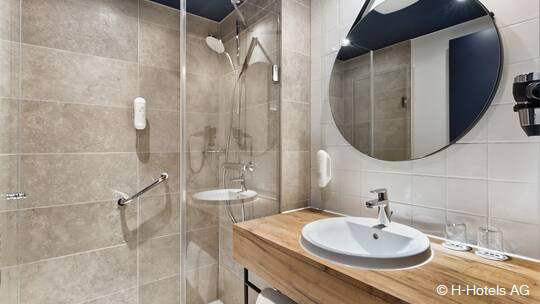 3 Klassenfahrt München H2HotelMünchenOlympiapark Badezimmer