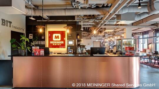 1 Klassenfahrt Berlin MEININGERHotelBerlinTiergarten Rezeption