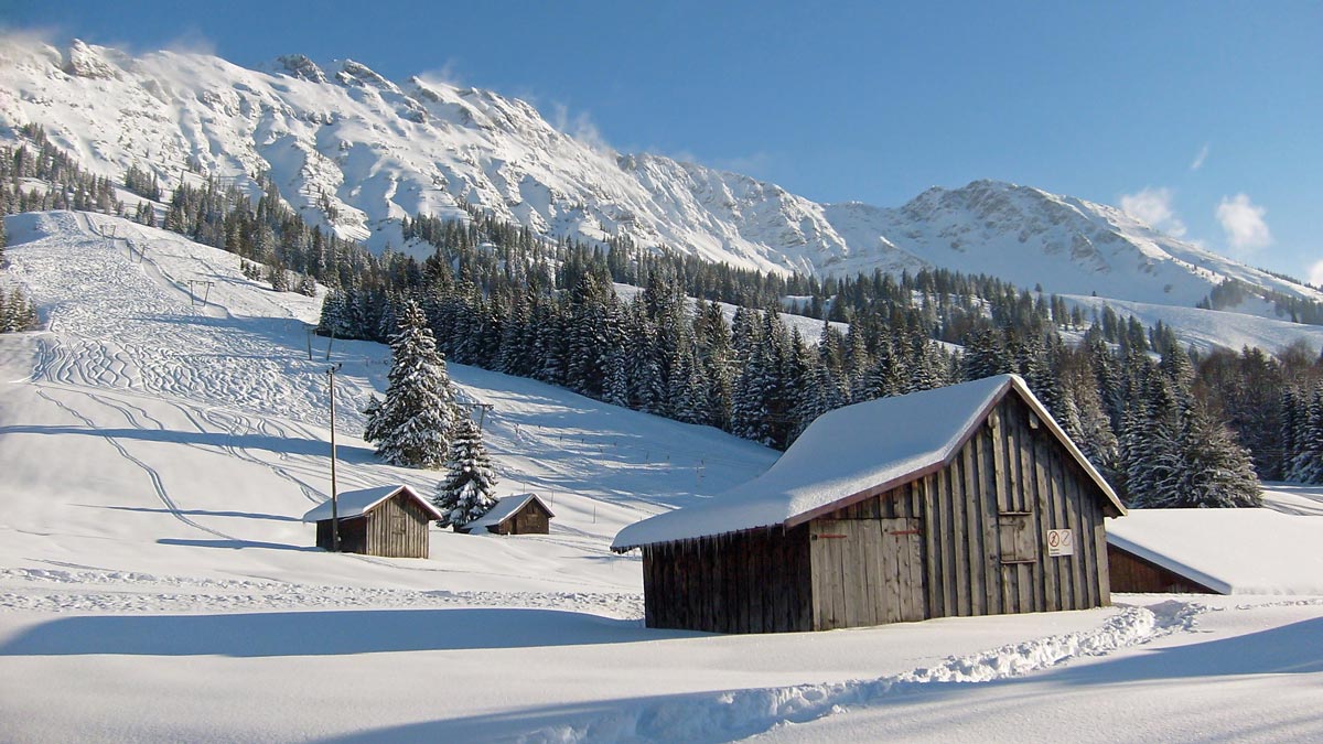 Berghütte im Schnee