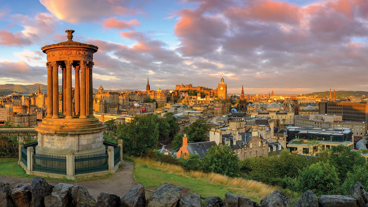 Gruppenreisen Schottland Edinburgh bei Sonnenuntergang