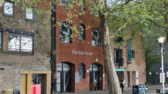 1 Klassenfahrt BathundBristol YHABristol Haus