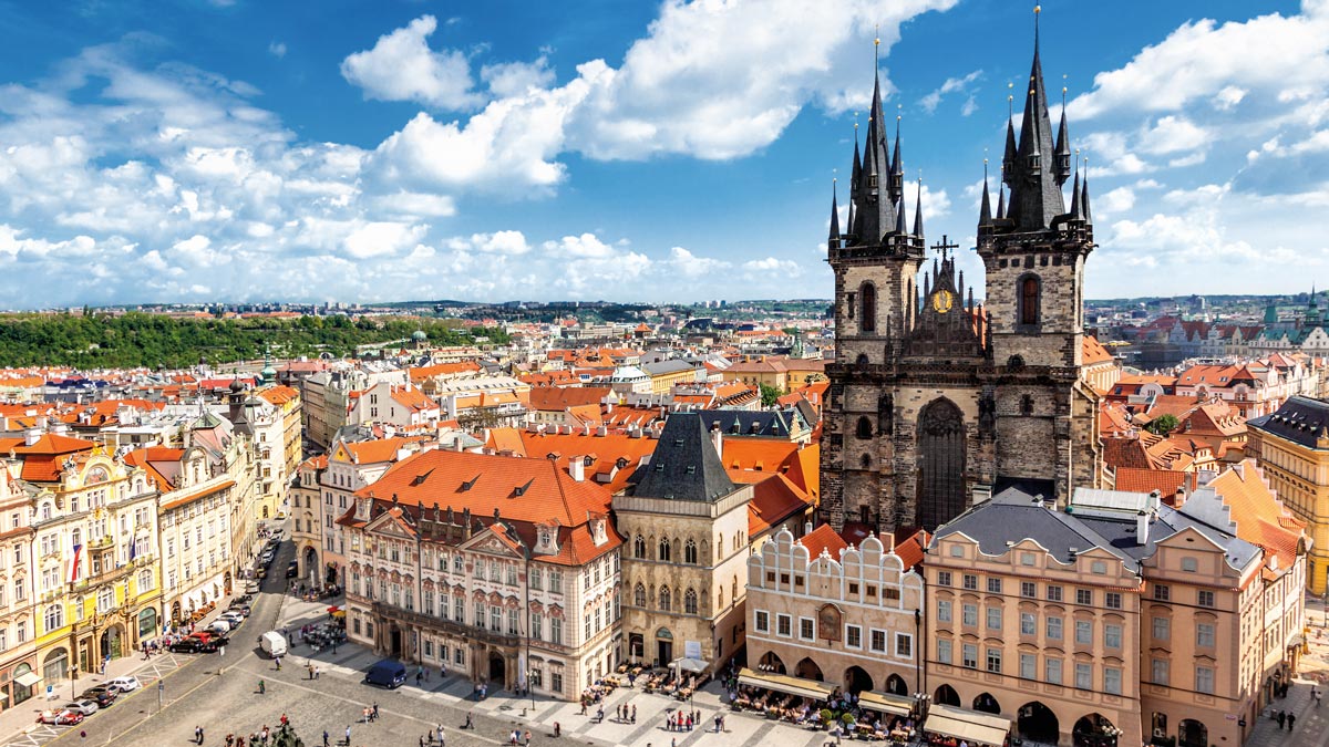 Dom in Prag bei schönem Wetter