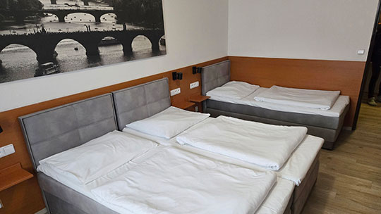 2 Klassenfahrt Prag Hotel Adeba Dreibettzimmer