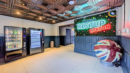 4 Klassenfahrt London RestUpHostel Aufenthaltsbereich