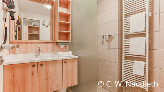 5 Klassenfahrt MecklenburgerSeenplatte BeechResortFleesensee Badezimmer 5 Klassenfahrt MecklenburgerSeenplatte BeechResortFleesensee Badezimmer