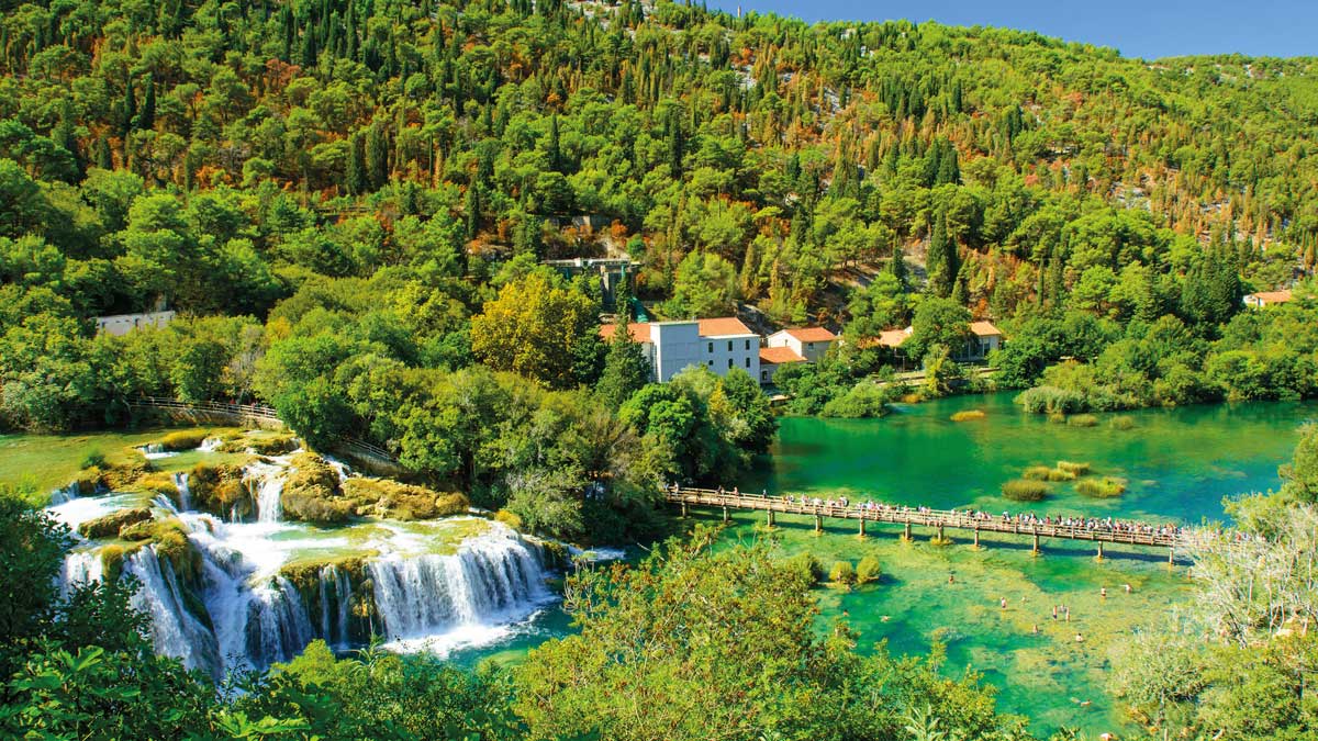 Ein Wasserfall im Nationalpark Plitvicer Seen