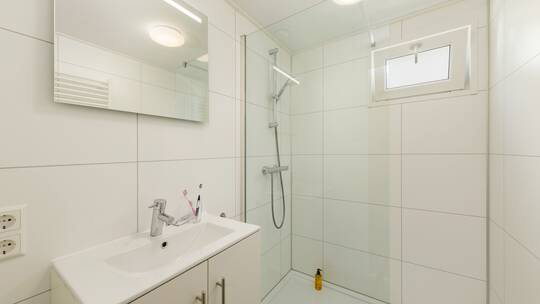 4 Klassenfahrt DenHaag RoompotKijkduin Badezimmer