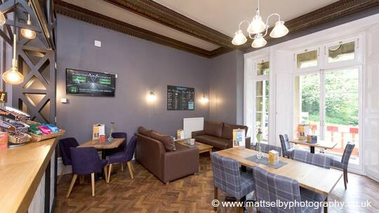 2 Klassenfahrt BathundBristol YHABath Bar