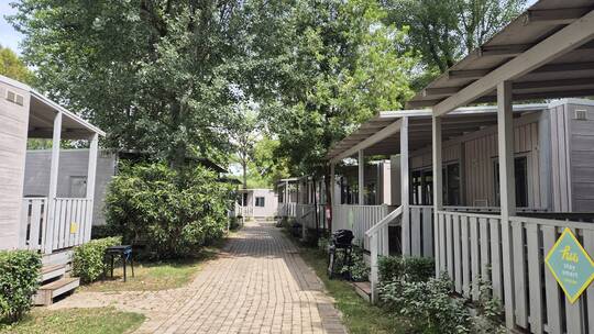 3 Klassenfahrt Gardasee huAltominciovillage Mobilheimeaußen