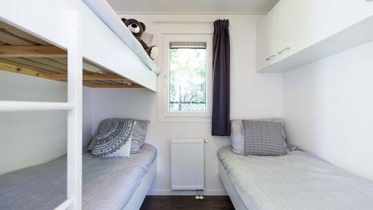 2 Klassenfahrt Noordwijk EuroParcsParcduSoleil Schlafzimmer