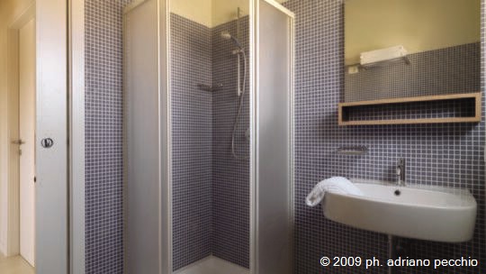 5 Klassenfahrt Gardasee BelvedereVillage Badezimmer