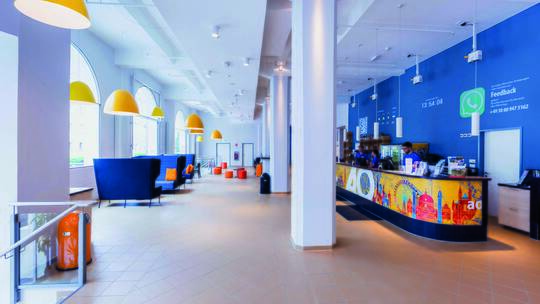 1 Klassenfahrt Bremen a&o Lobby