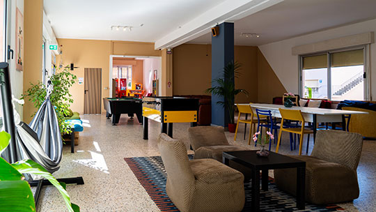 1 Klassenfahrt Adriaküste meetHostelCervia Loungebereich 1 Klassenfahrt Adriaküste meetHostelCervia Loungebereich