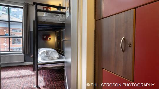 4 Klassenfahrt LiverpoolundManchester YHAManchester Zimmer