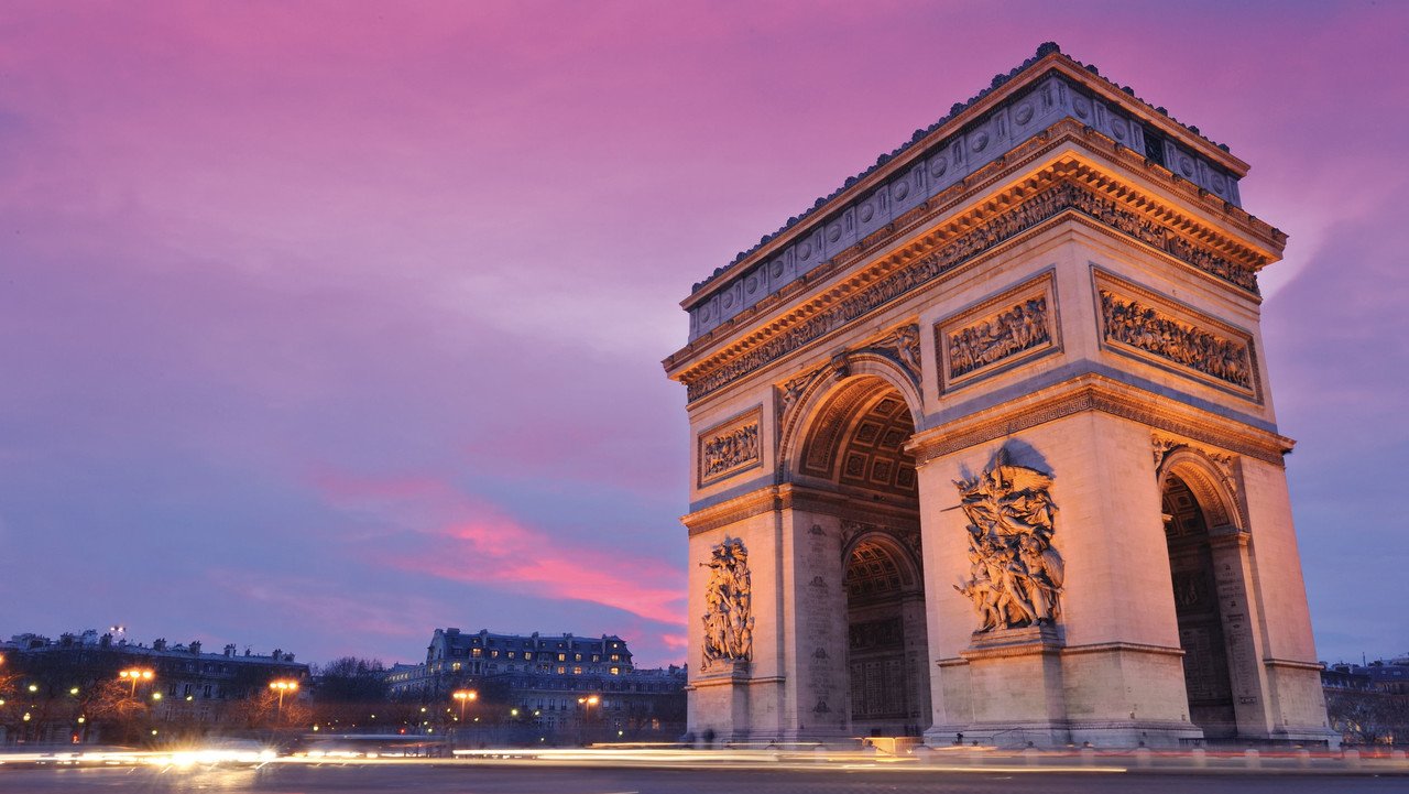 Gruppenreise Paris Triumphbogen in Paris bei Sonnenuntergang