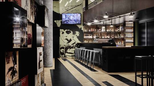 5 Klassenfahrt Hamburg GeneratorHamburg Bar