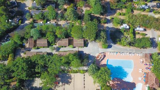 2 Klassenfahrt Aix en Provence HuttopiaCityKampAix en Provence AnlageausVogelperspektive