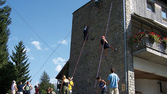 2 Klassenfahrt Oberstdorf JH Hauswandklettern