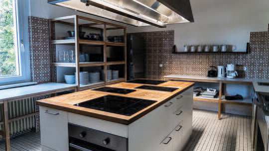 4 Klassenfahrt Harz_Brockenregion TheCabin Küche