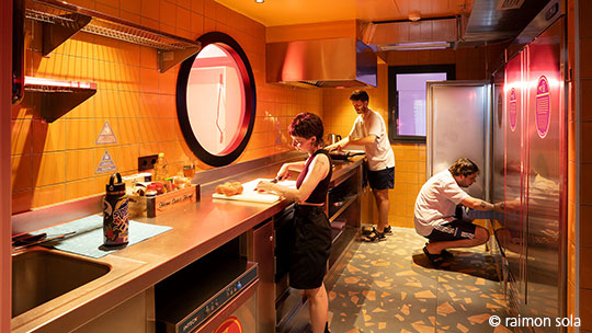 3 Klassenfahrt Barcelona AmistatCityHostel Gemeinschaftsküche