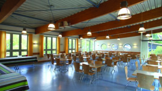 4 Klassenfahrt Lübeck JugendherbergeLübeck_VordemBurgtor_ Speisesaal2