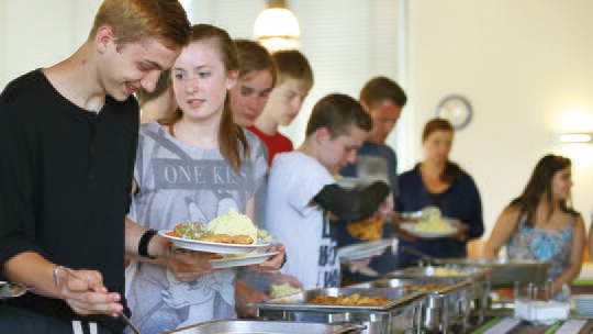 3 Klassenfahrt Lübeck JugendherbergeLübeck_VordemBurgtor_ Hauptspeise