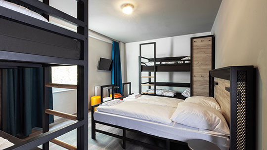 3 Klassenfahrt Koeln ao Neumarkt Mehrbettzimmer