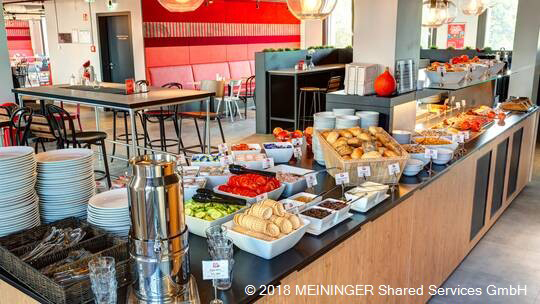 4 Klassenfahrt Berlin MEININGERHotelBerlinTiergarten Frühstücksraum