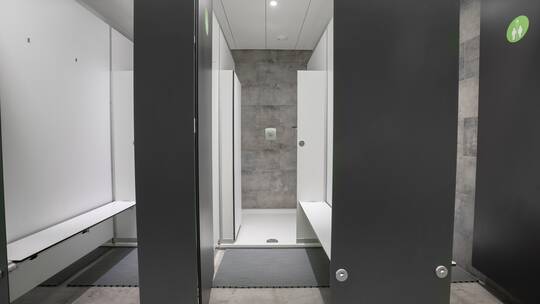 4 Klassenfahrt Genf NyonHostel Duschen