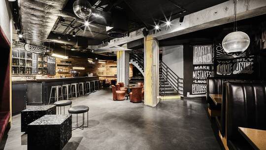 4 Klassenfahrt Paris GeneratorParis Bar