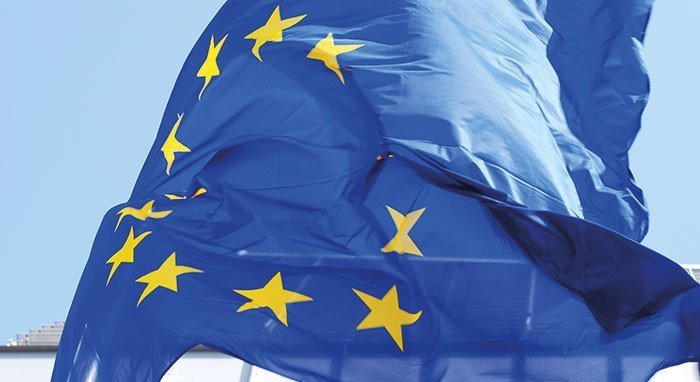 Brexit EU-Flagge im Wind
