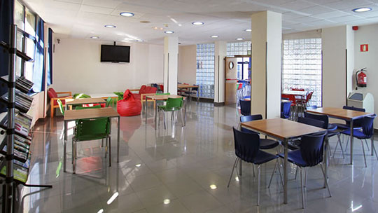 2 Klassenfahrt Bilbao AterpetxeaHostel Gemeinschaftsraum 2 Klassenfahrt Bilbao AterpetxeaHostel Gemeinschaftsraum