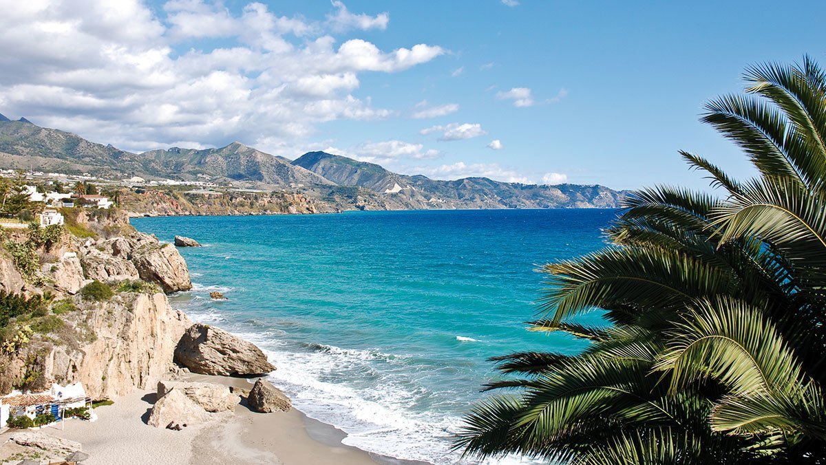 Klassenfahrt Rundreise Die Juwelen Andalusiens Strand von Nerja in Andalusien